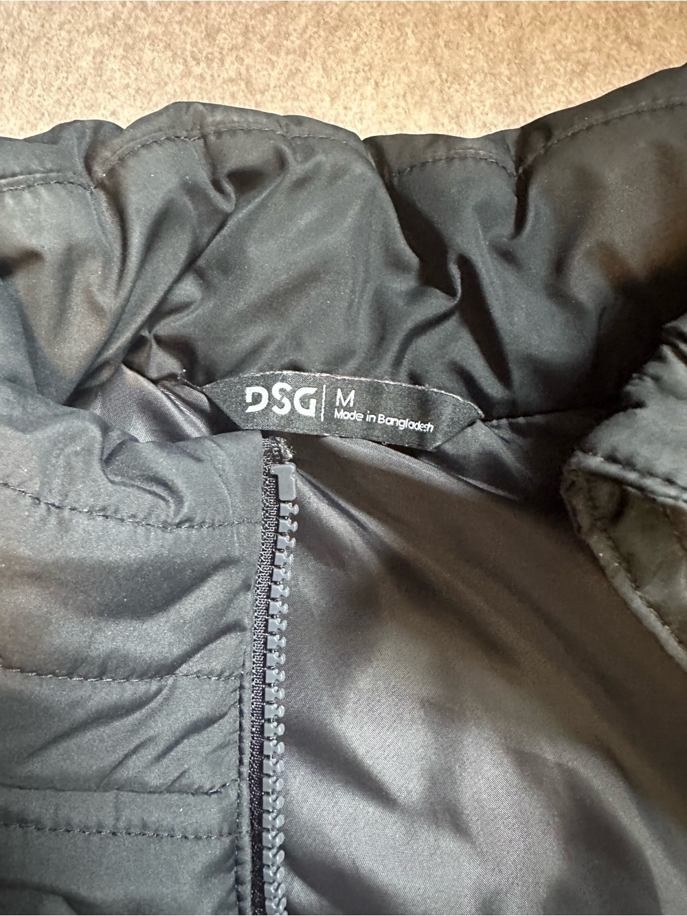 DSG Puffer Vest Women’s Size Medium - Picture 4 of 4